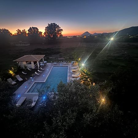 Kapetanios Luxury Aparthotel Agios Georgios  ภายนอก รูปภาพ