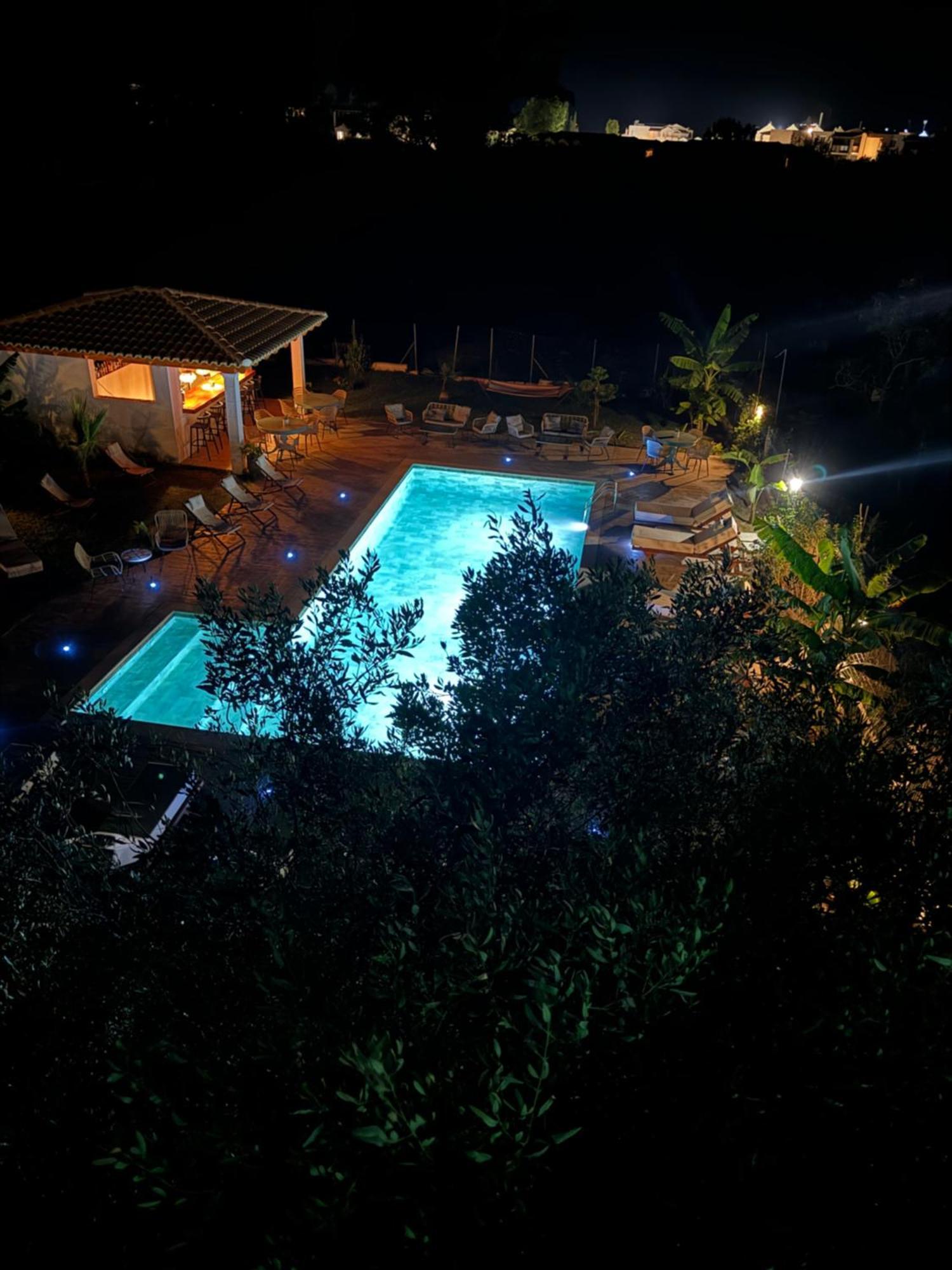 Kapetanios Luxury Aparthotel Agios Georgios  ภายนอก รูปภาพ
