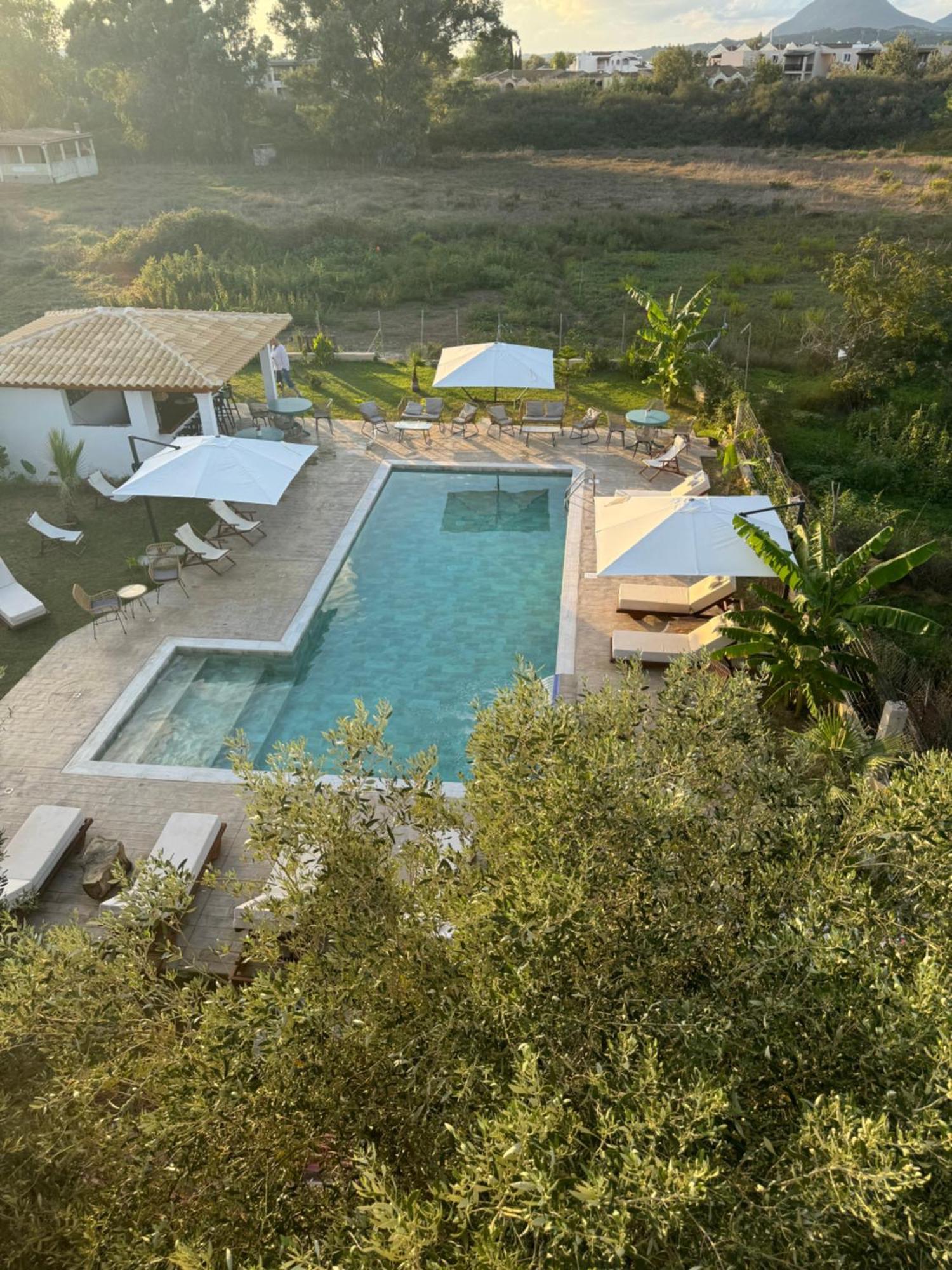 Kapetanios Luxury Aparthotel Agios Georgios  ภายนอก รูปภาพ