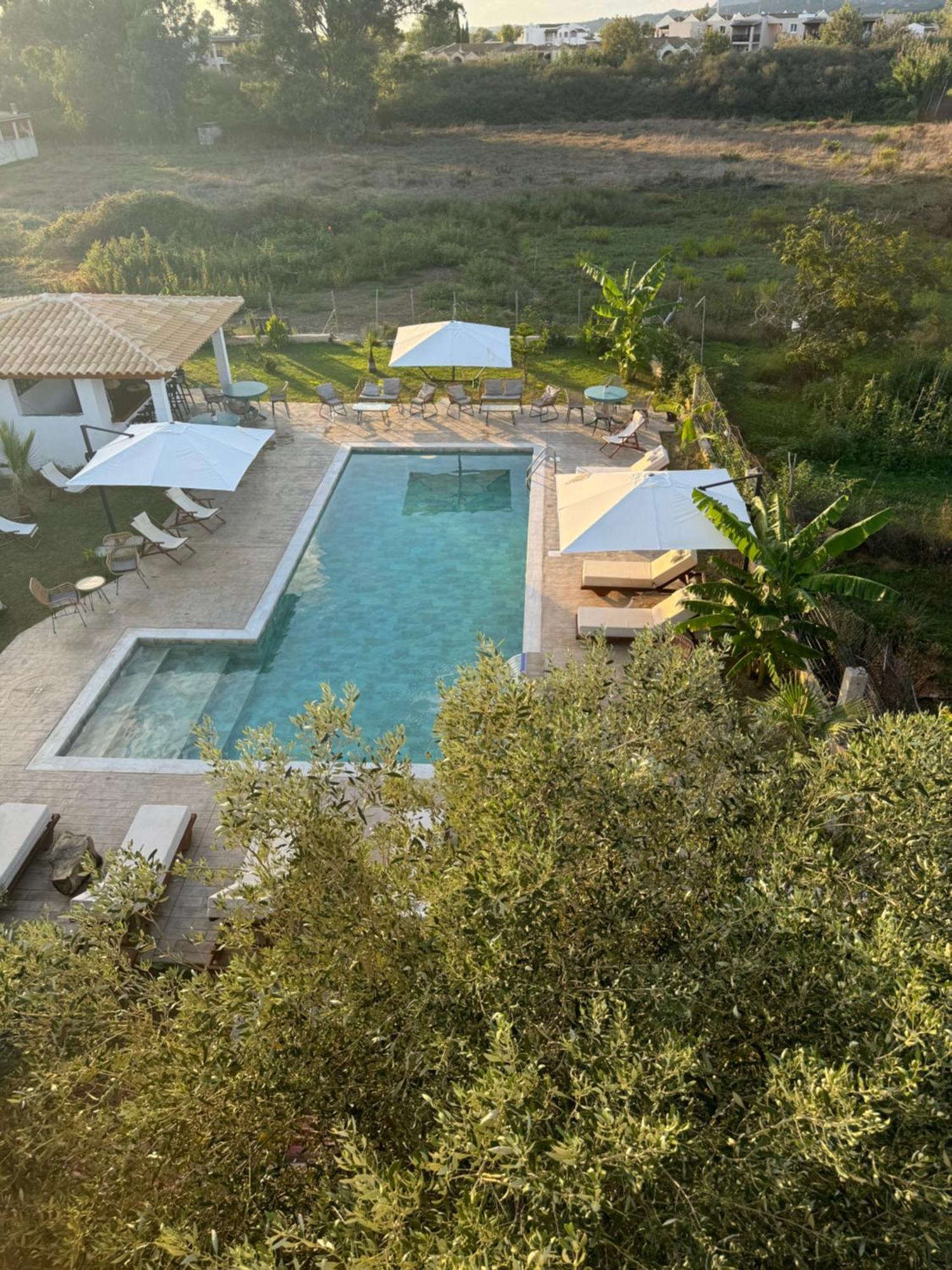 Kapetanios Luxury Aparthotel Agios Georgios  ภายนอก รูปภาพ