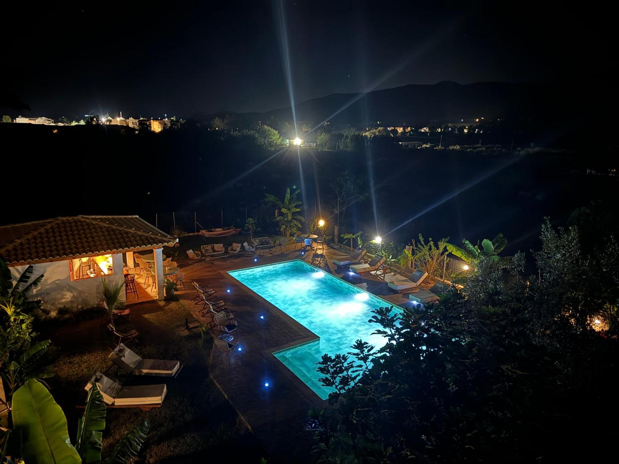 Kapetanios Luxury Aparthotel Agios Georgios  ภายนอก รูปภาพ